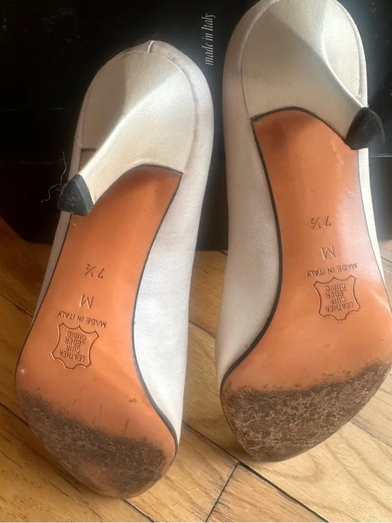 Vintage 1980s Yves Saint Laurent Cream Satin Pointed-Toe Pumps - Picture 3 of 5